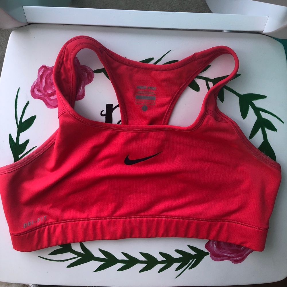 nike pro sports bra.